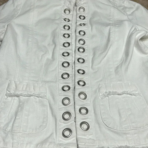 White jean jacket, PTP 19”Silver grommets,fray,crop,
Hook& clasp,boho,festival - Picture 4 of 17